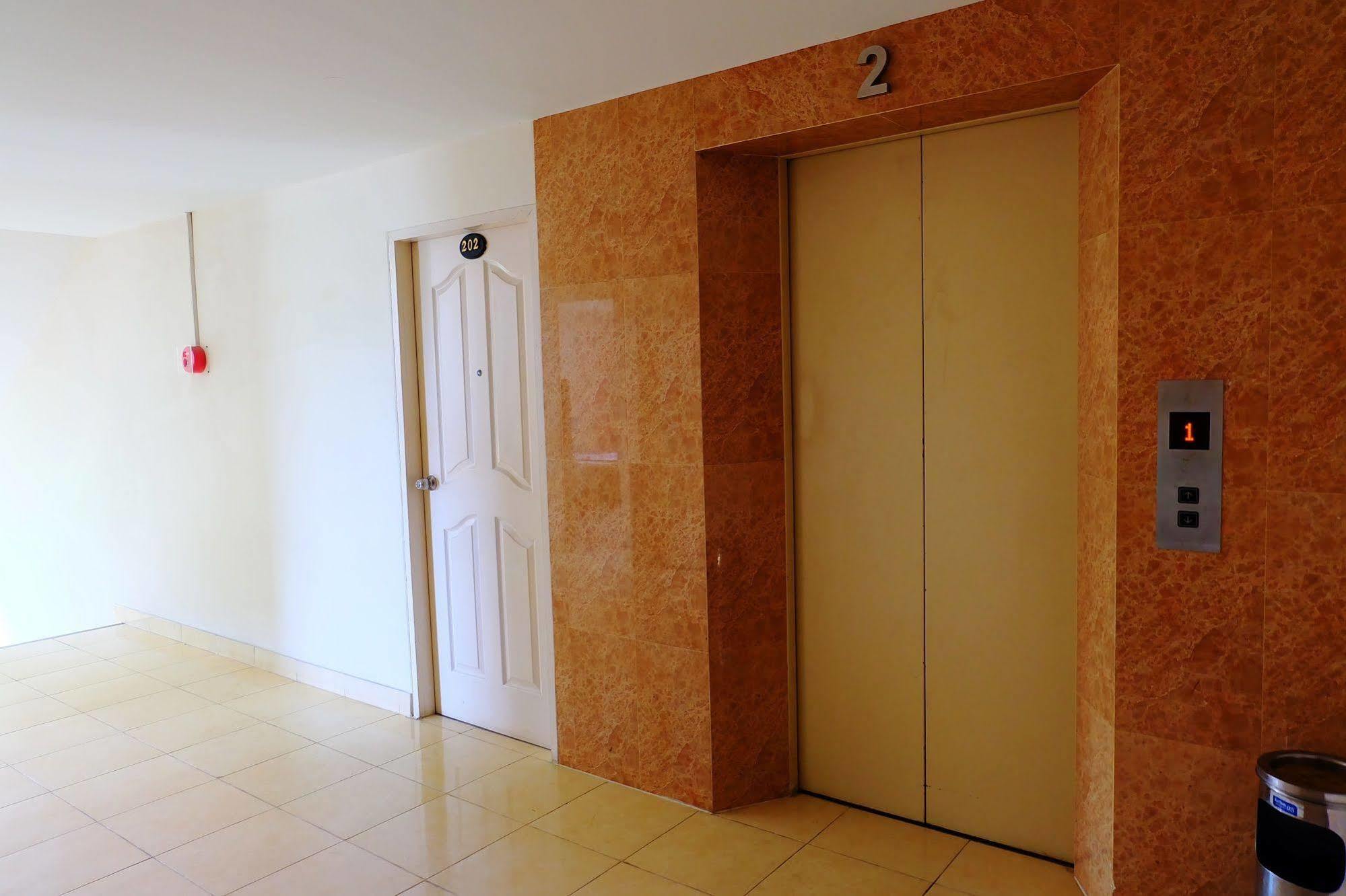 Larrivee Hotel Bang Bo Exterior foto