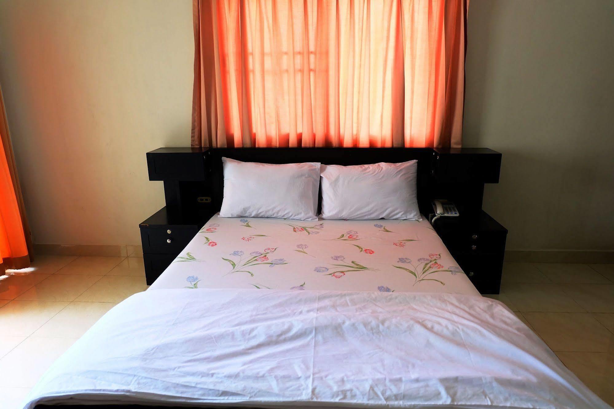 Larrivee Hotel Bang Bo Exterior foto