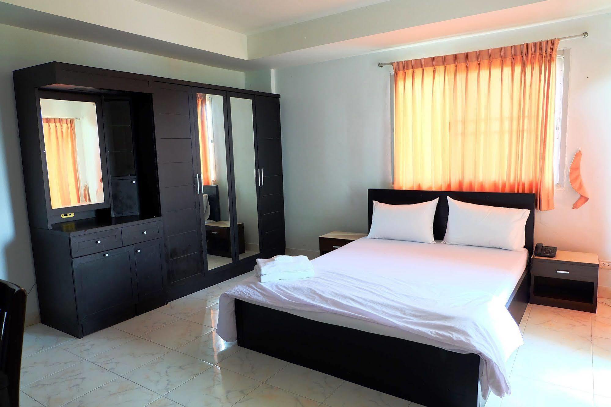 Larrivee Hotel Bang Bo Exterior foto